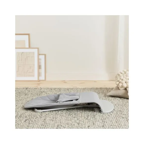Baby Björn® Bouncer Bliss Cotton Kroonblad Quilt Zandgrijs