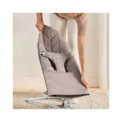 Baby Björn® Bouncer Bliss Cotton Kroonblad Quilt Zandgrijs