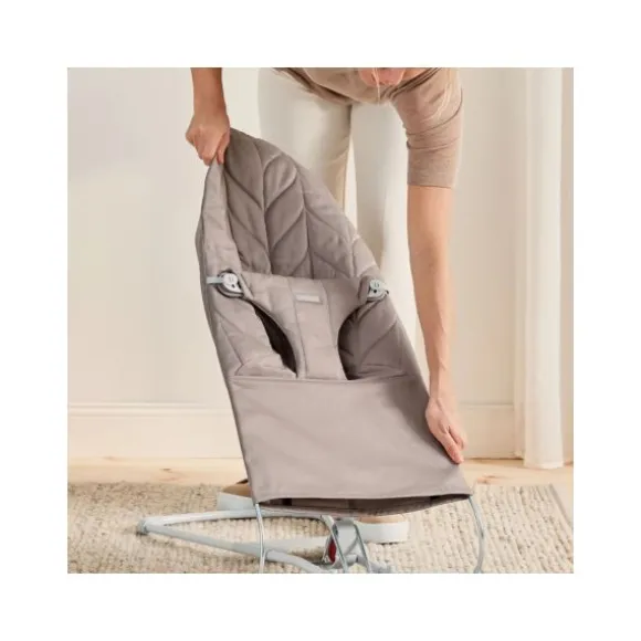 Baby Björn® Bouncer Bliss Cotton Kroonblad Quilt Zandgrijs