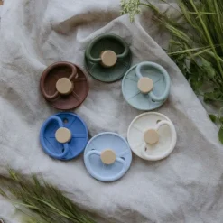 Frigg Fopspeen Little Viking Powder Blue/Cream T2 6-18 mnd (2 stuks)