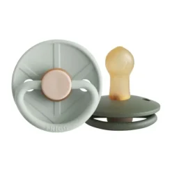 Frigg Fopspeen Little Viking Sage/Olive T1 0-6 mnd (2 stuks)