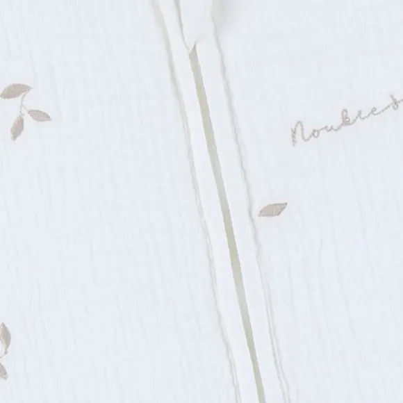 Noukie's F&O Slaapzak Met Borduursel - Maat 50 cm - Gewatteerde Mousseline - Wit