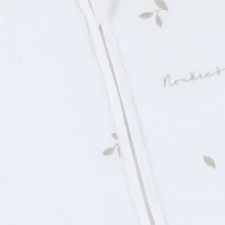 Noukie's F&O Slaapzak Met Borduursel - Maat 50 cm - Gewatteerde Mousseline - Wit