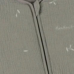 Noukie's F&O Slaapzak Met Borduursel - Maat 70 cm - Gewatteerde Mousseline - Kaki