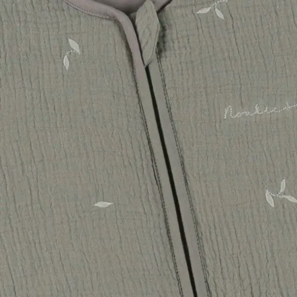 Noukie's F&O Slaapzak Met Borduursel - Maat 70 cm - Gewatteerde Mousseline - Kaki